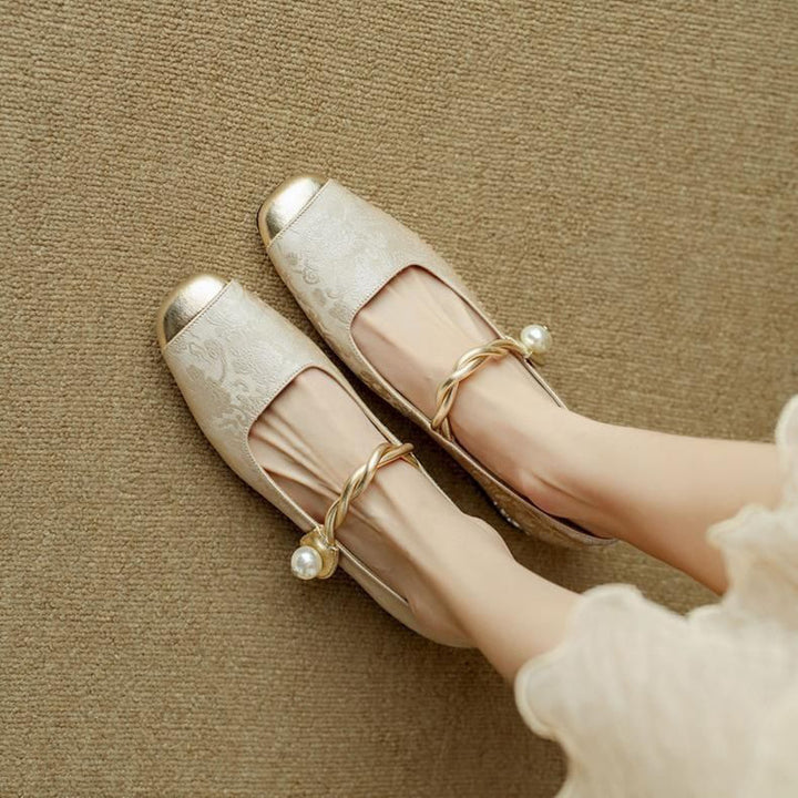 Naila Pumps