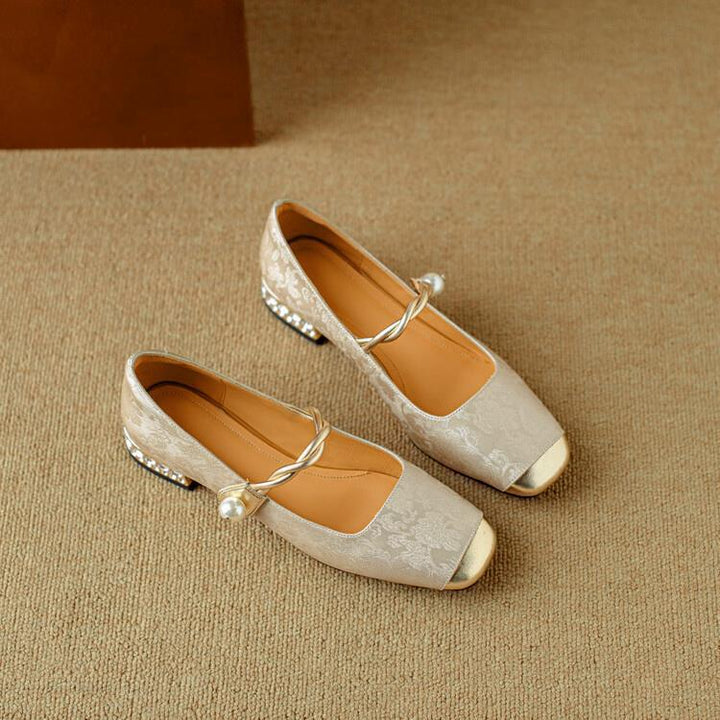 Naila Pumps